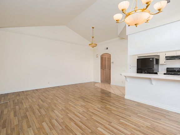 5th image of 1523 Smythe Ave