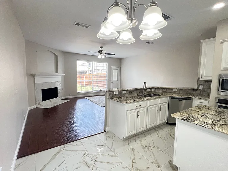 2505 Hunters Run Dr — Photo 11