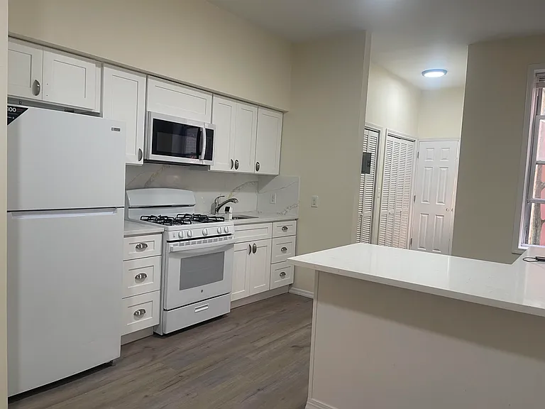 265 Baldwin Ave #3R — Photo 14