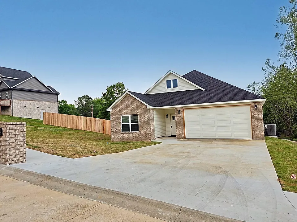 819 E Finley Ridge Dr