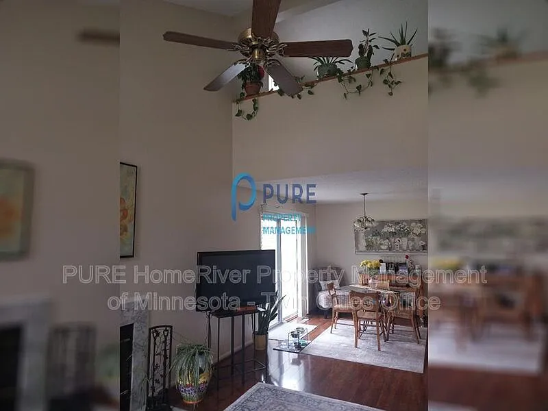 2 bed, 1.0 bath, 1350 sqft, $1,850 — Photo 4