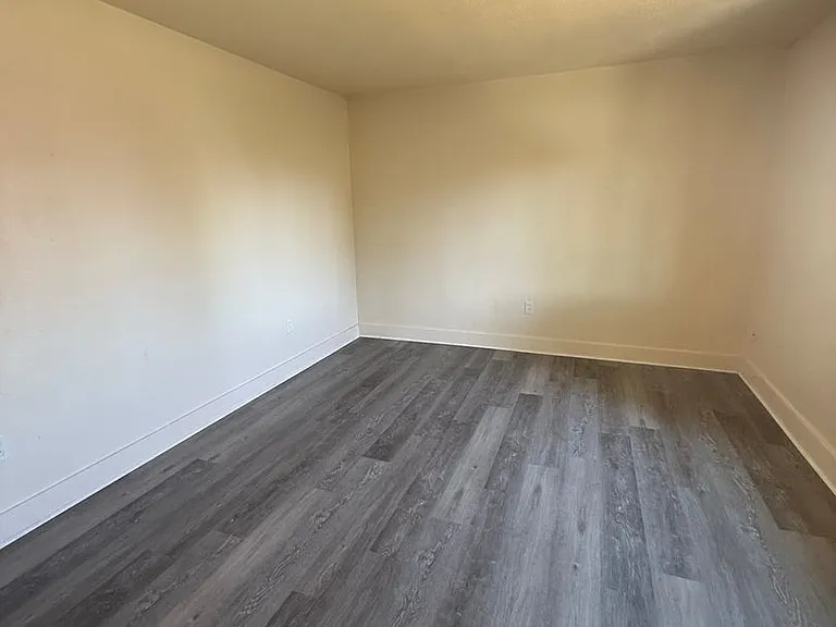 3916 Clinton Ave — Photo 2