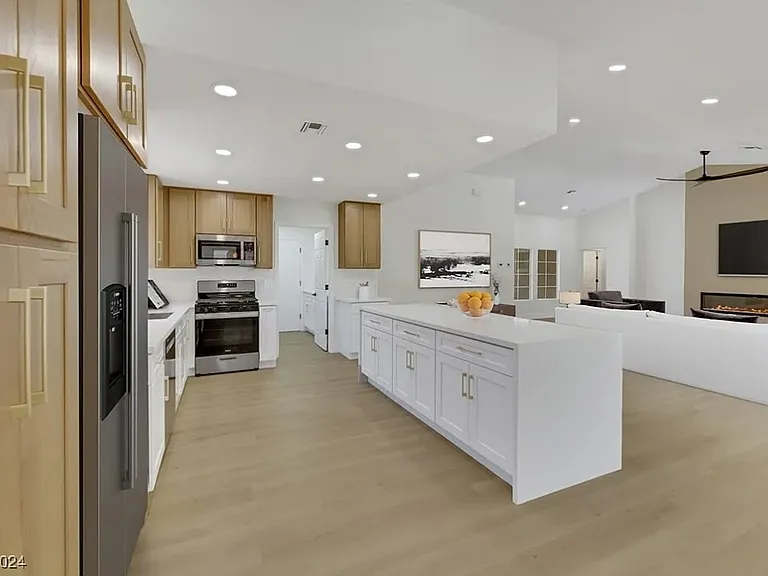 8513 Glenmore Dr — Photo 10