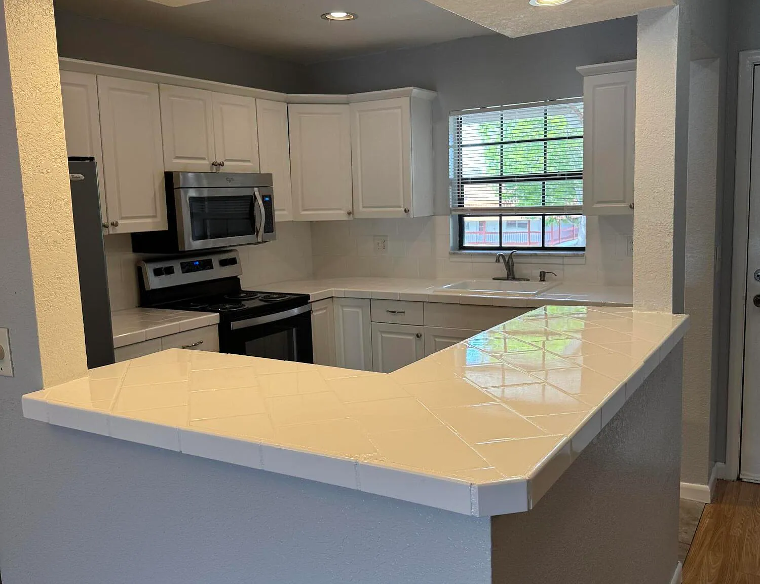 2 bed, 2.0 bath, 925 sqft, $2,000 — Photo 3