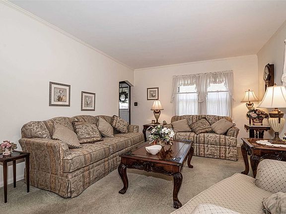 5th image of 78 Lakeville Dr