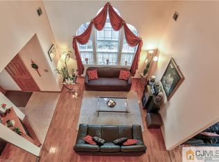 39 Tall Oaks Ct, Old Bridge, NJ 08857