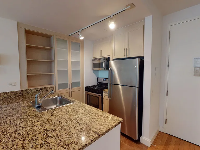10 Hanover Square — Photo 115