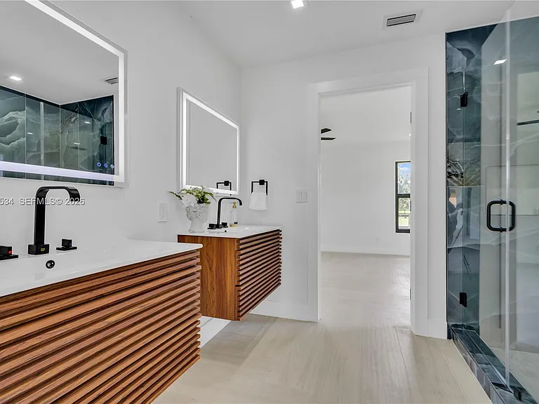 17680 SW 54th St — Photo 11