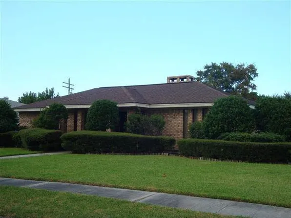 502 Gloria Ct, Port Neches, TX 77651