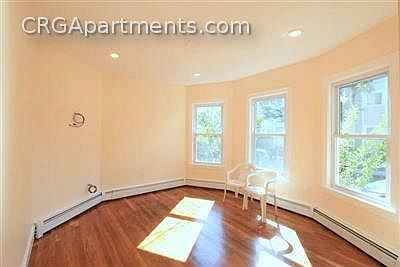 2nd image of 19 Rossmore St #2