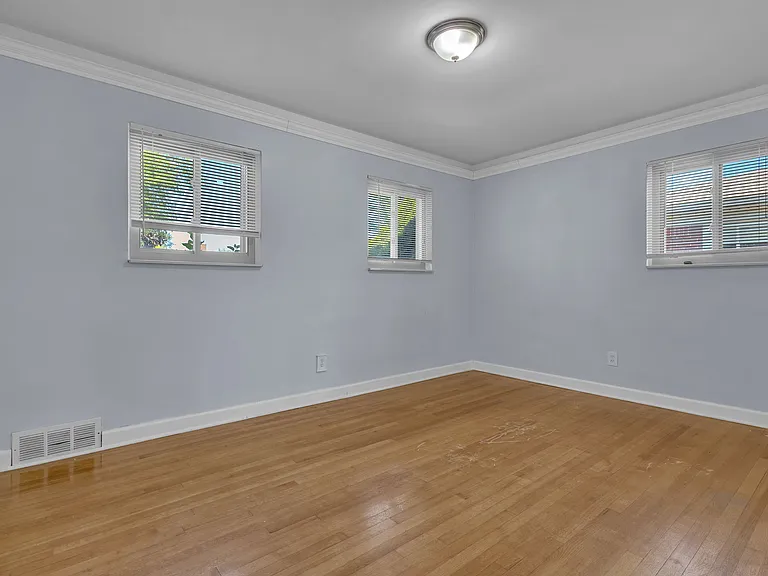 8484 Berwyn St — Photo 27