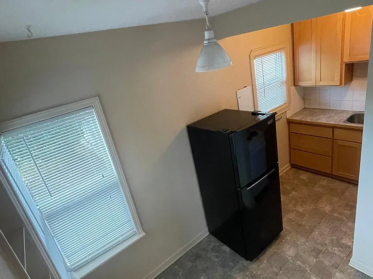 717 Cottage St NE — Photo 5