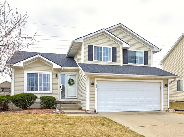 1526 Nine Iron Dr, West Des Moines, IA 50266