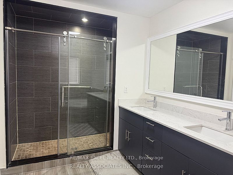Toronto House for rent - 4 Bedrooms — photo 17