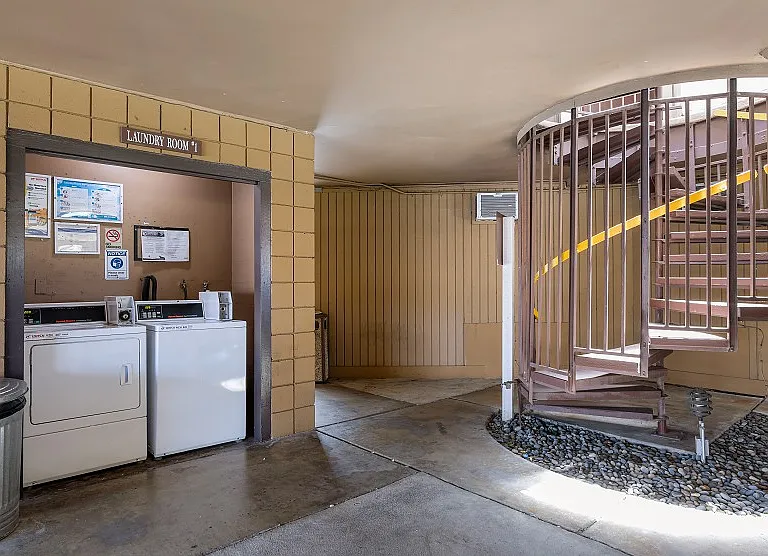 Huntington Garden Apartments — Photo 6