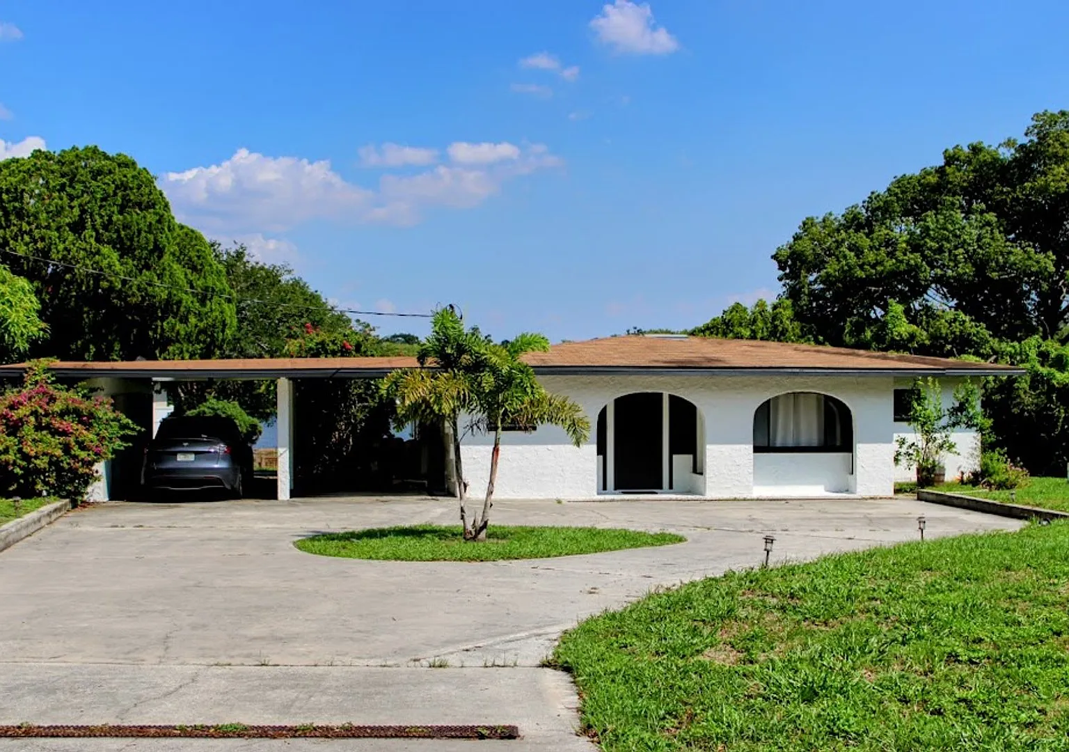 Modern Comfort Awaits at 3012 Justamere Ln Your Perfect Lakefront Florida Retreat! — Photo 1