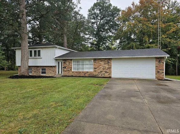 404 Wolf St, Farmland, IN 47340