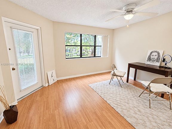 5th image of 620 S Park Rd #252