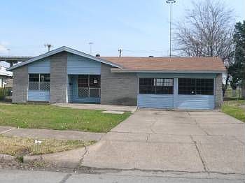 2nd image of 2602 Rosewood Dr