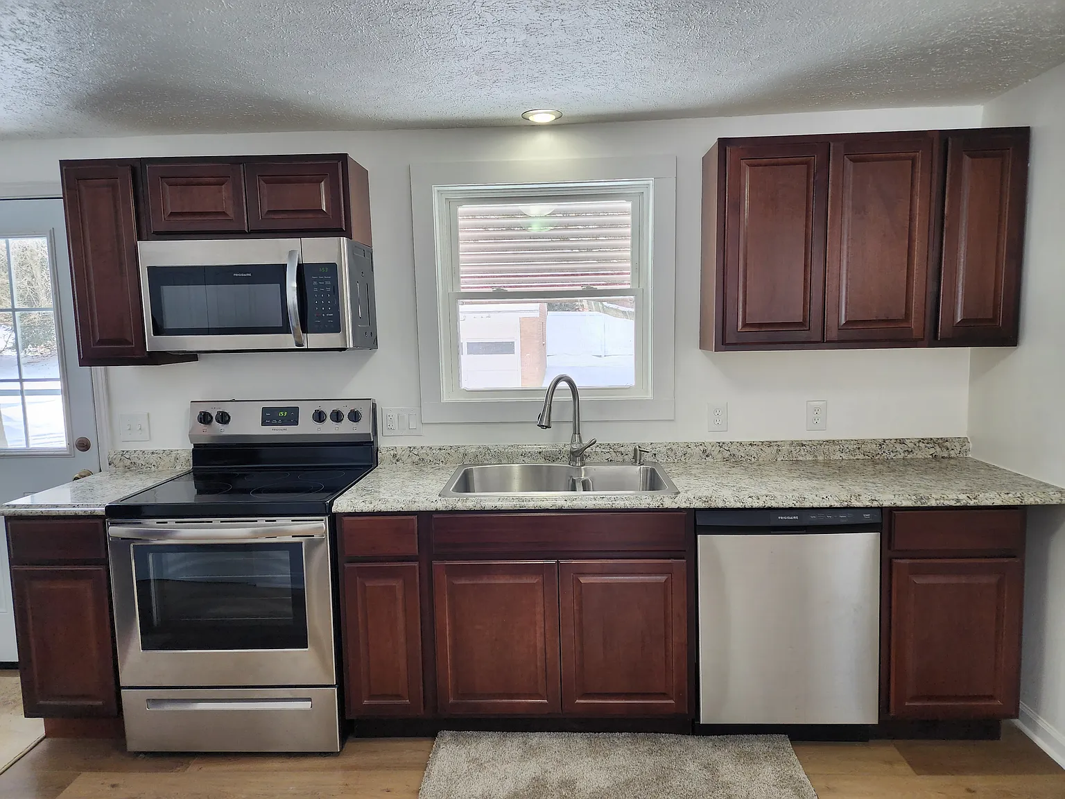 2 bed, 1.5 bath, 1000 sqft, $1,500 — Photo 3