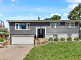 840 Beechwood Rd, Buffalo Grove, IL 60089