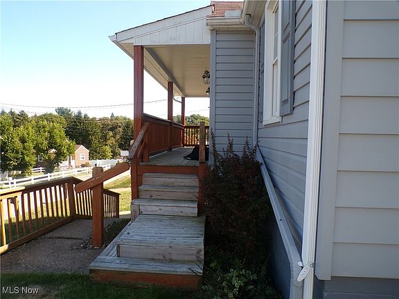 3rd image of 242 Putnam Ln