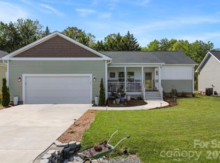 143 Beechnut Dr, Hendersonville, NC 28739