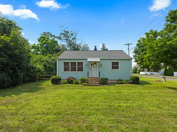 18 Montowese Avenue, North Haven, CT 06473