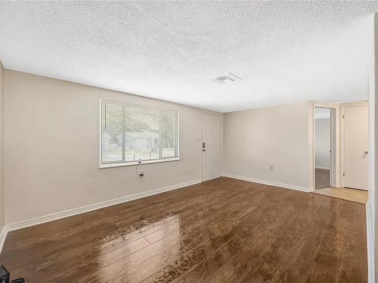 7804 Niagara Dr — Photo 5