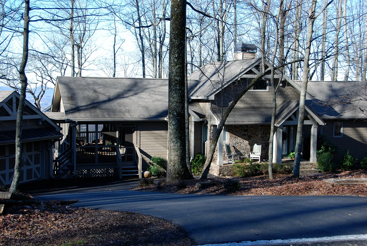 2023 Ridgeview Dr photo 1
