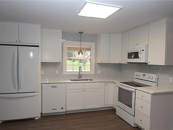 2nd image of 30 Candlewood Cir