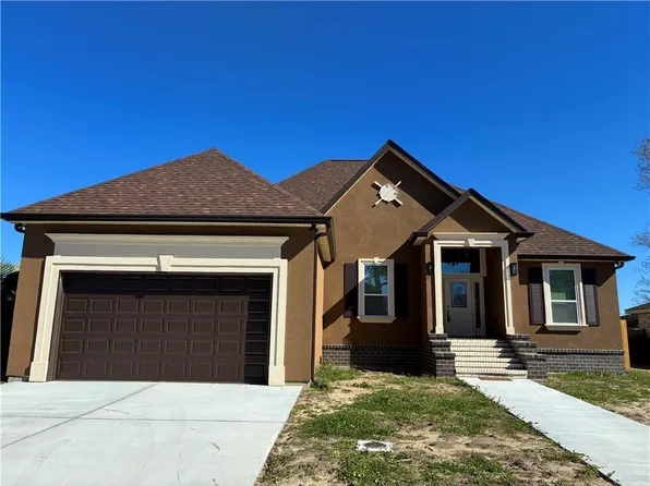 4671 Perelli Dr, New Orleans, LA 70127