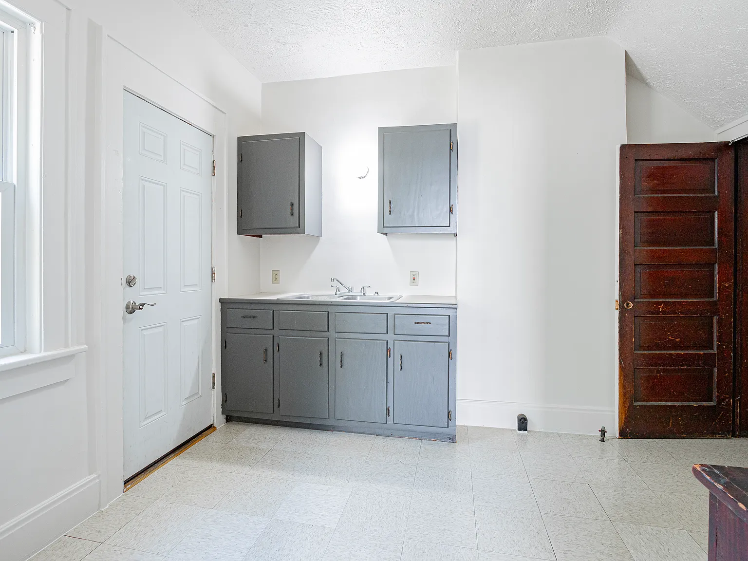 3 bed, 1056 sqft, $1,450 — Photo 4
