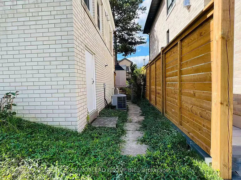 10 Greenyards Dr — Photo 41