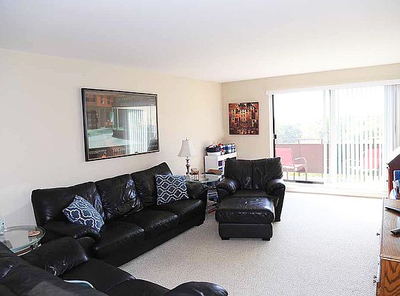 4th image of 700 Wellington Ave Unit 512