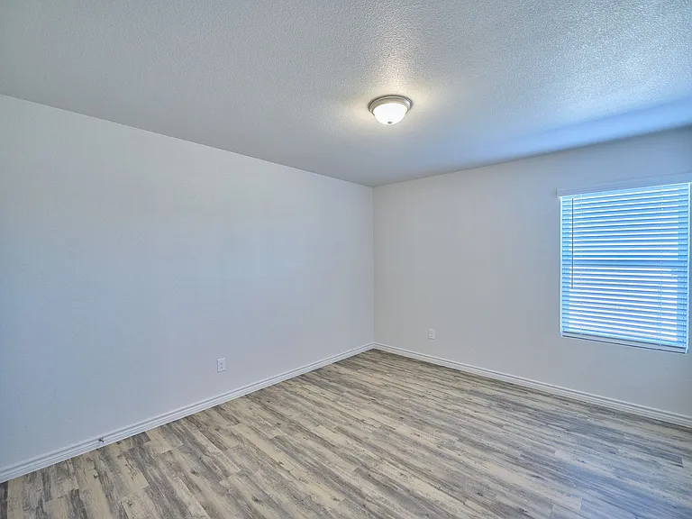 1809 Clovis Dr — Photo 11