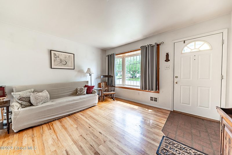 4th image of 25 Krug Court