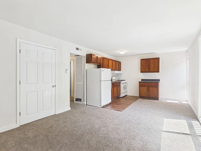 Forest Square Apartments — Photo 20