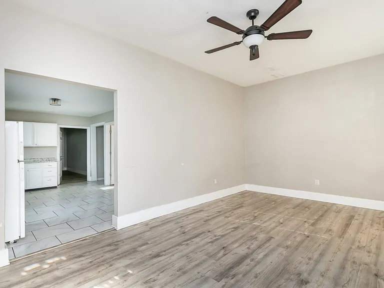 1058 Dixie Hwy — Photo 10