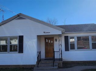14 E State St, Chester, IL 62233