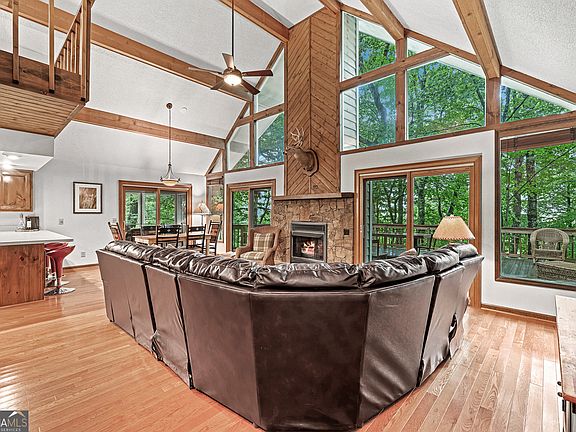 5th image of 83 Hilltop Cir