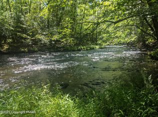 1428 S Lehigh River Dr, Gouldsboro, PA 18424