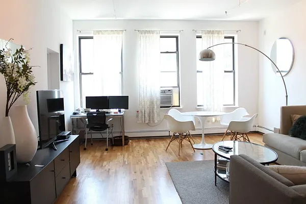 Rented by Level Group | media 17