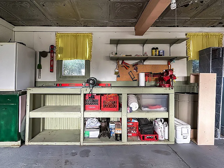 2 Car Garage Area