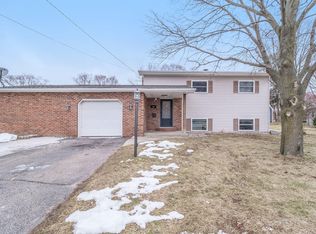 124 Harmony Ln, Springfield, MI 49037