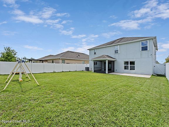 3rd image of 1632 Orsi Pl W