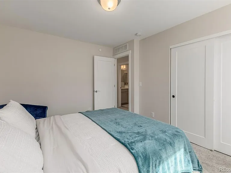 2563 W 69th Pl — Photo 20