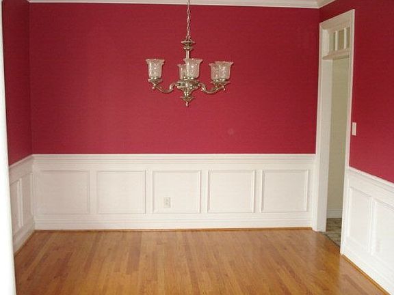 3rd image of 214 Edgebrook Dr