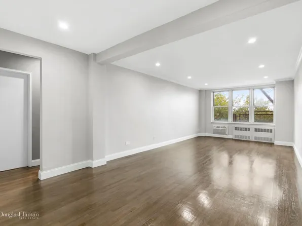 1530 East 8th Street image 1 of 7