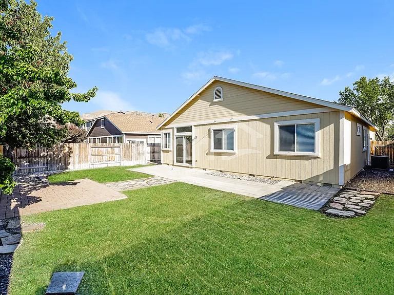 2215 Eagle Greens Dr — Photo 16